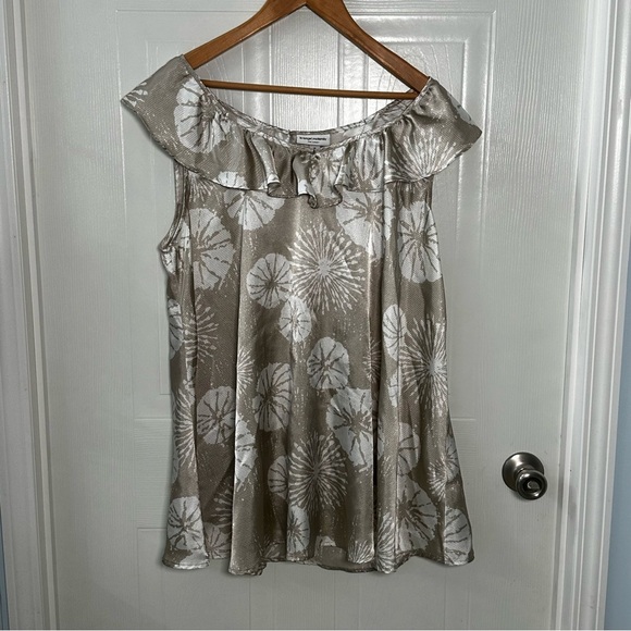 Liz Lange Tops - Liz Lange Maternity XL Floral Blouse – Champagne Beige Ruffle Top